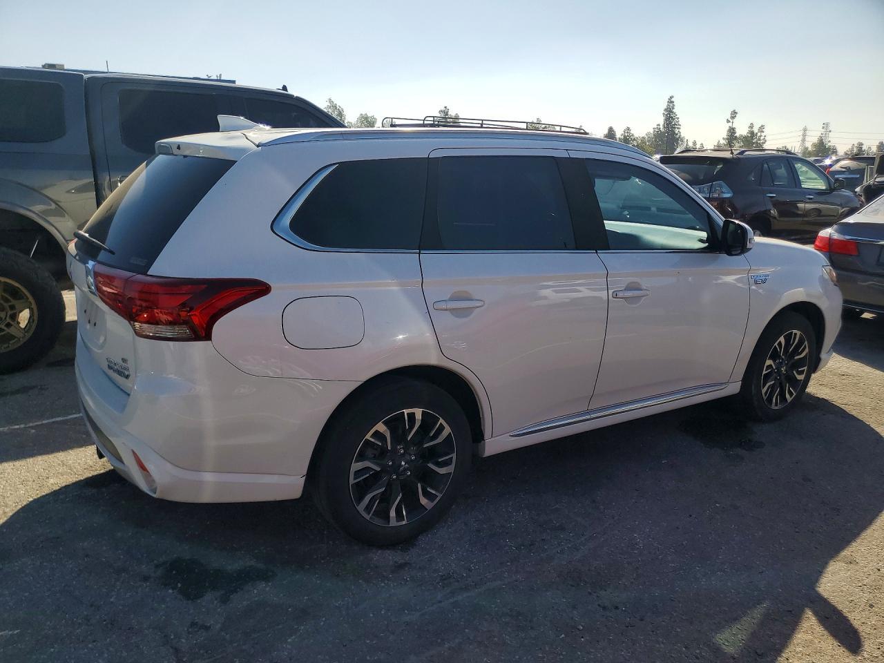 2018 Mitsubishi Outlander Se - zdjęcie 3