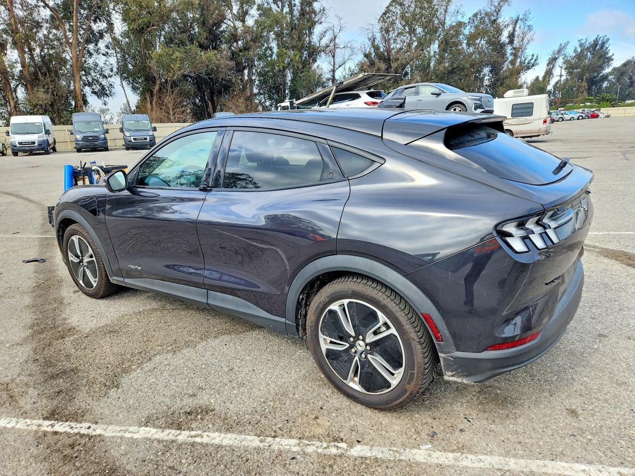 2021 Ford Mustang Mach-E Select - zdjęcie 2