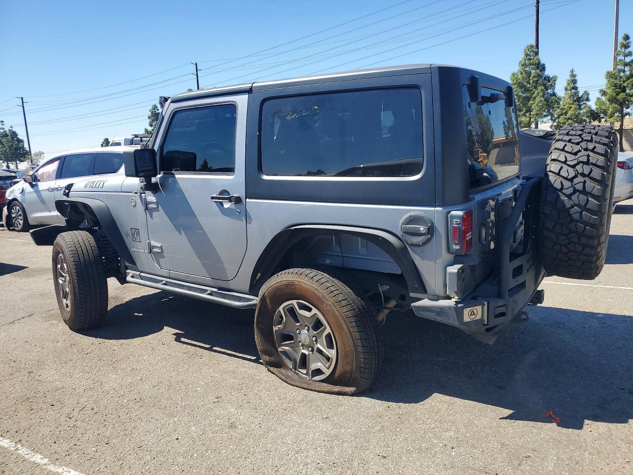 2015 Jeep Wrangler Sport - zdjęcie 2