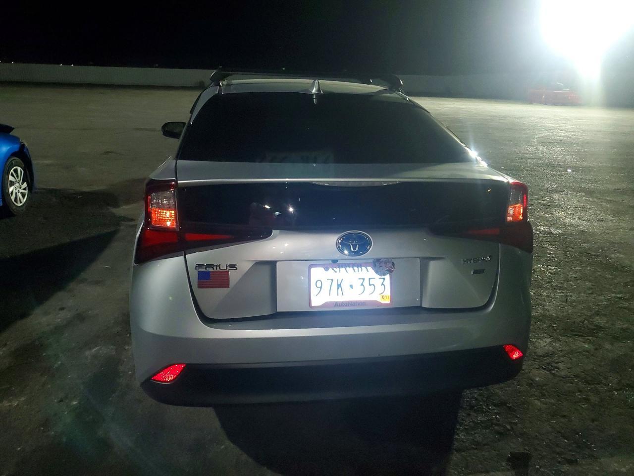 2021 Toyota Prius L Eco - zdjęcie 6