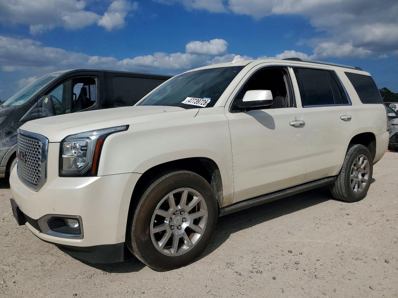 2015 GMC Yukon Denali - zdjęcie główne
