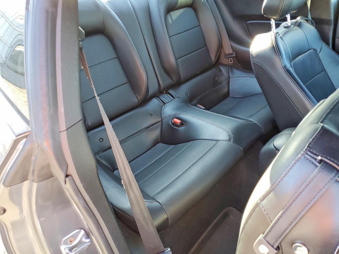 2021 Ford Mustang - zdjęcie 10