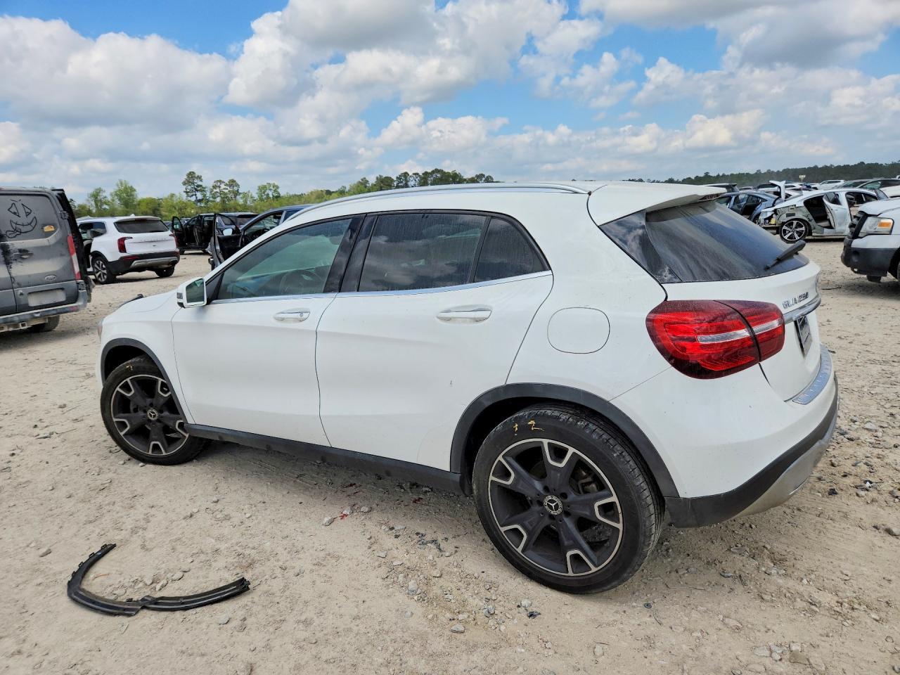 2020 Mercedes-Benz Gla 250 - zdjęcie 2