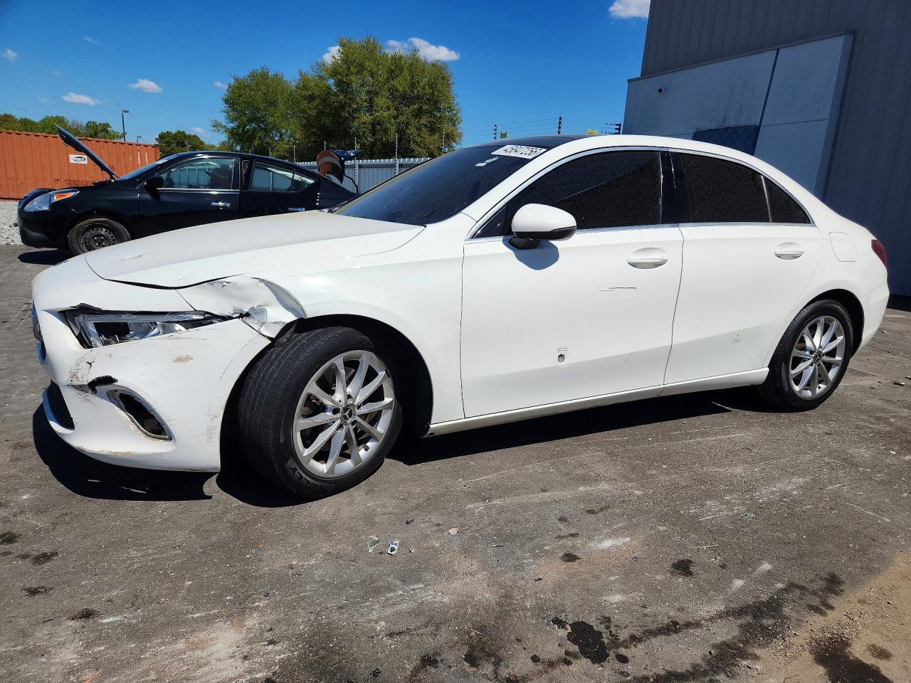 2020 Mercedes-Benz A 220 - zdjęcie główne