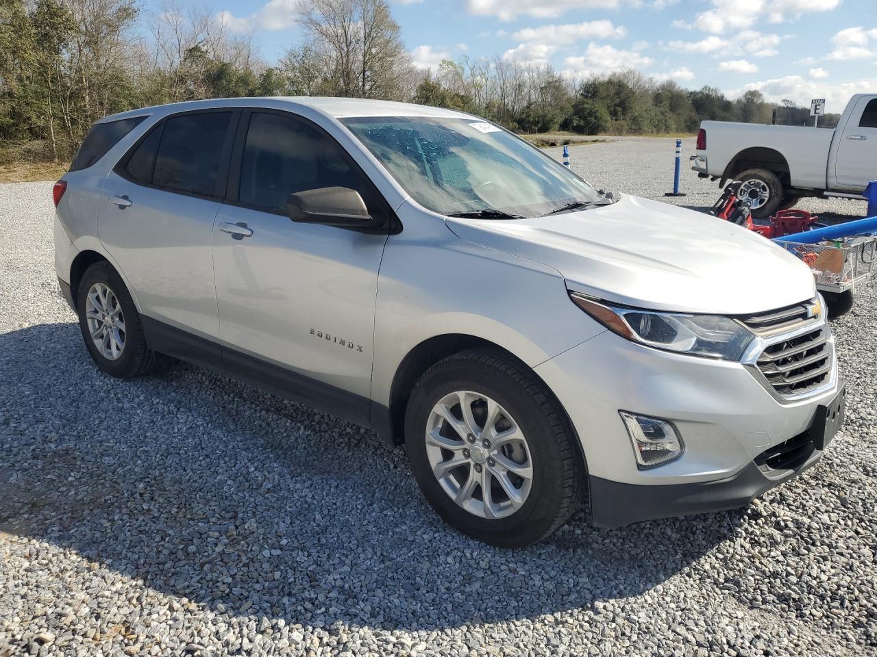 2020 Chevrolet Equinox Ls - zdjęcie 4