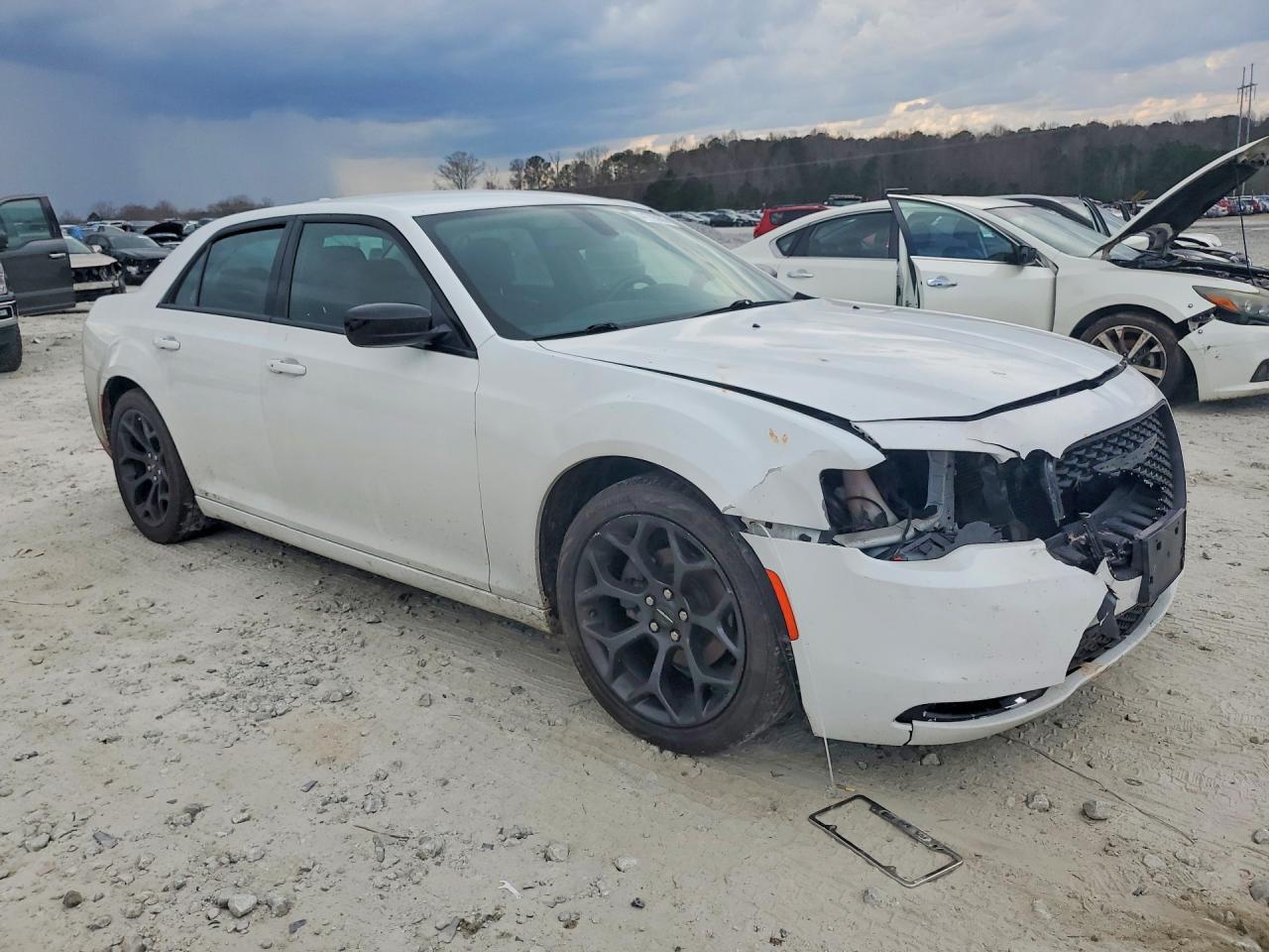 2019 Chrysler 300 Touring - zdjęcie 4