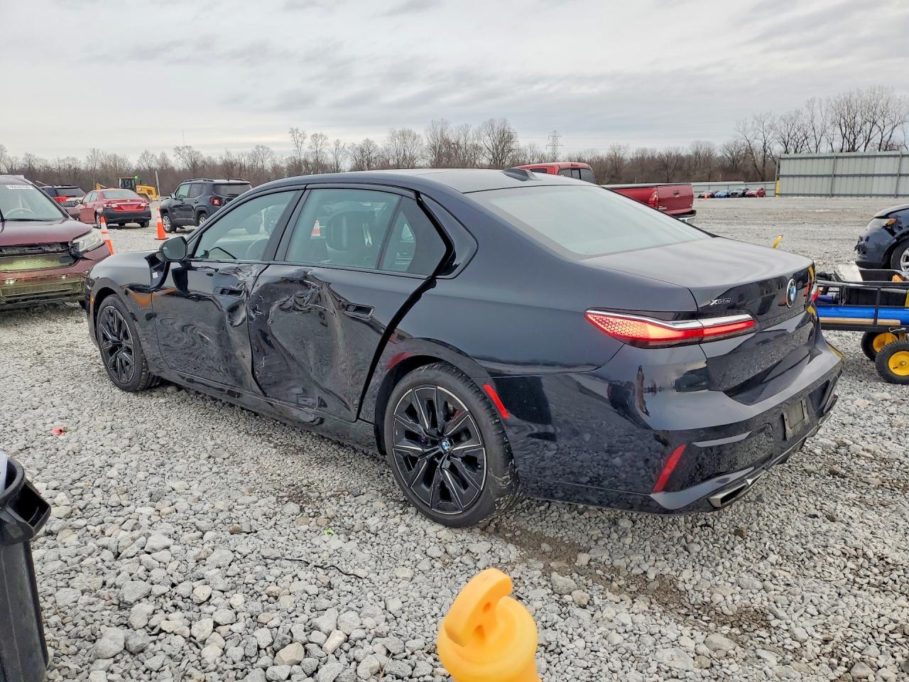 2023 BMW 760 Xi - zdjęcie 2