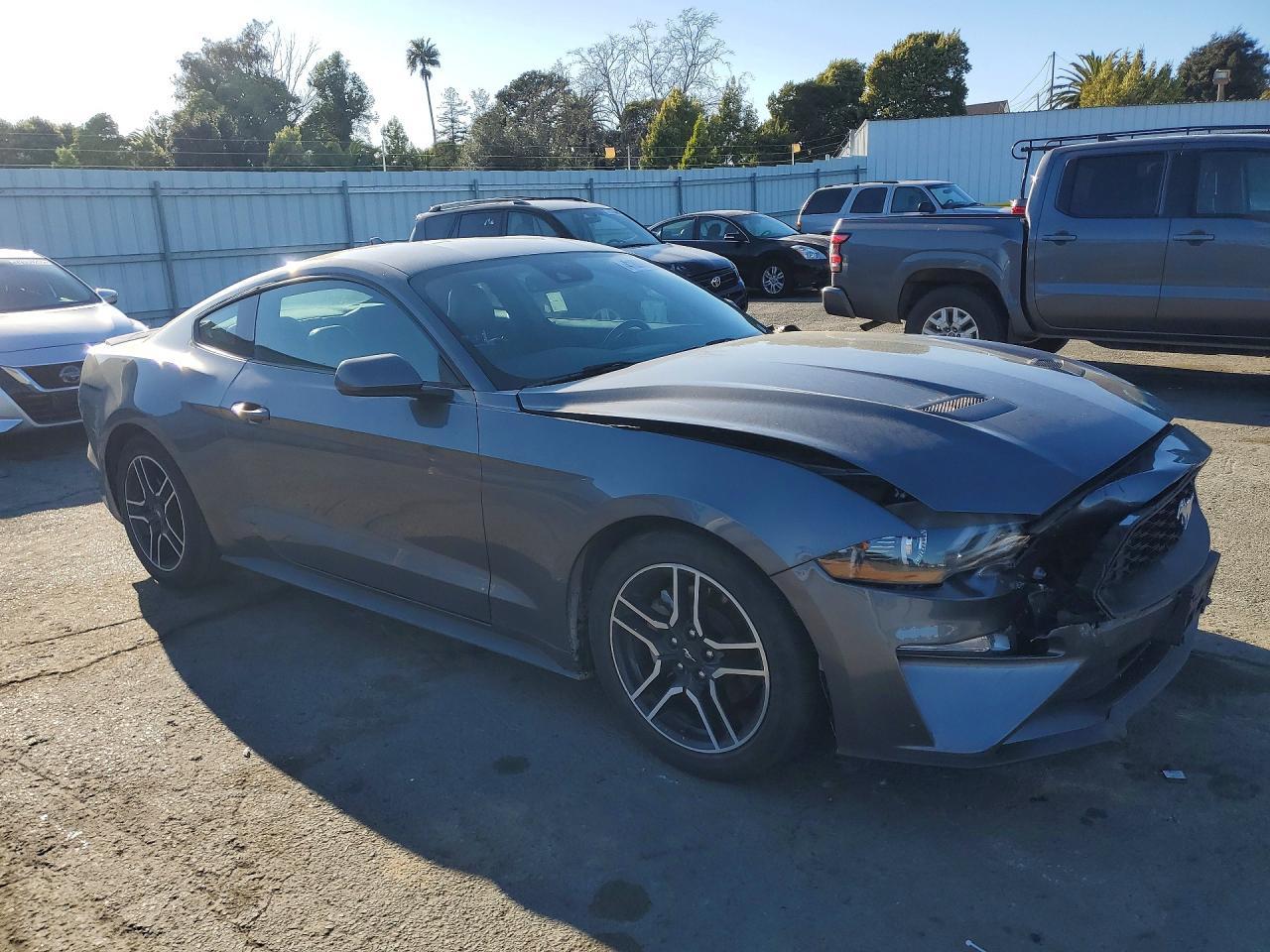 2021 Ford Mustang - zdjęcie 4