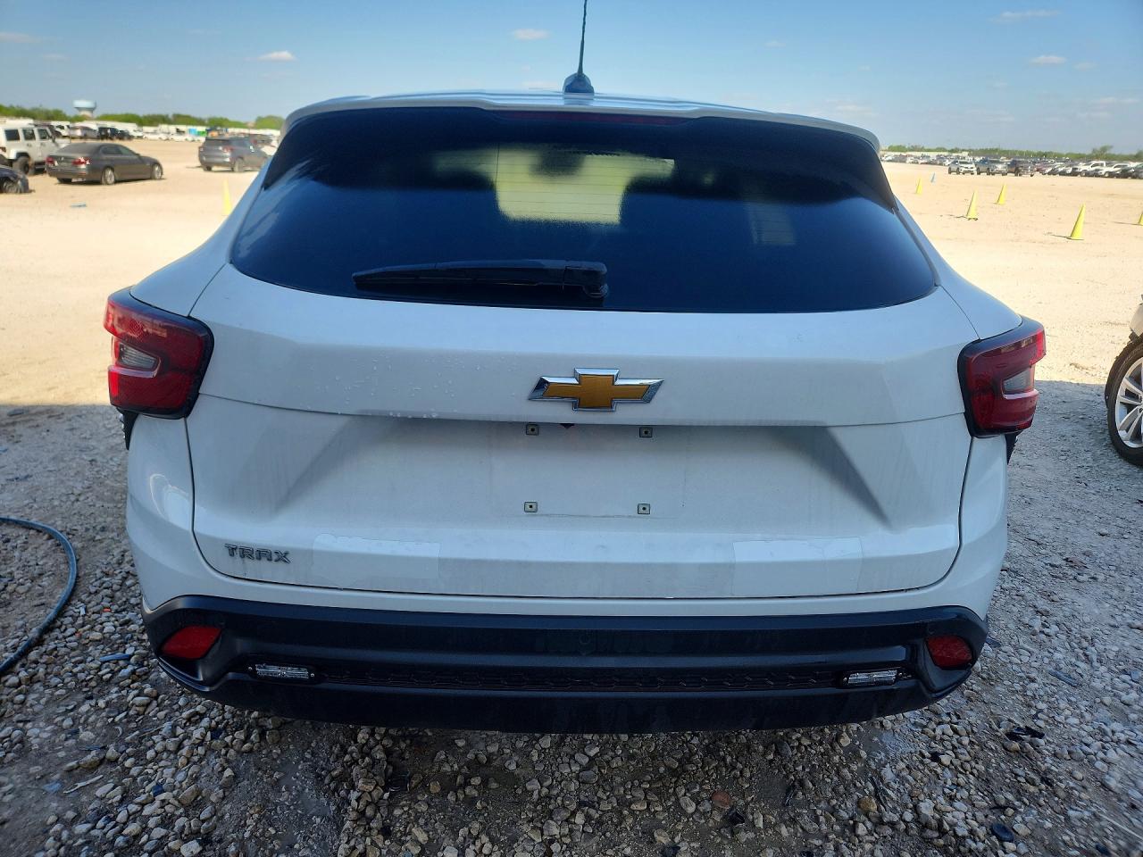 2025 Chevrolet Trax Ls - zdjęcie 6