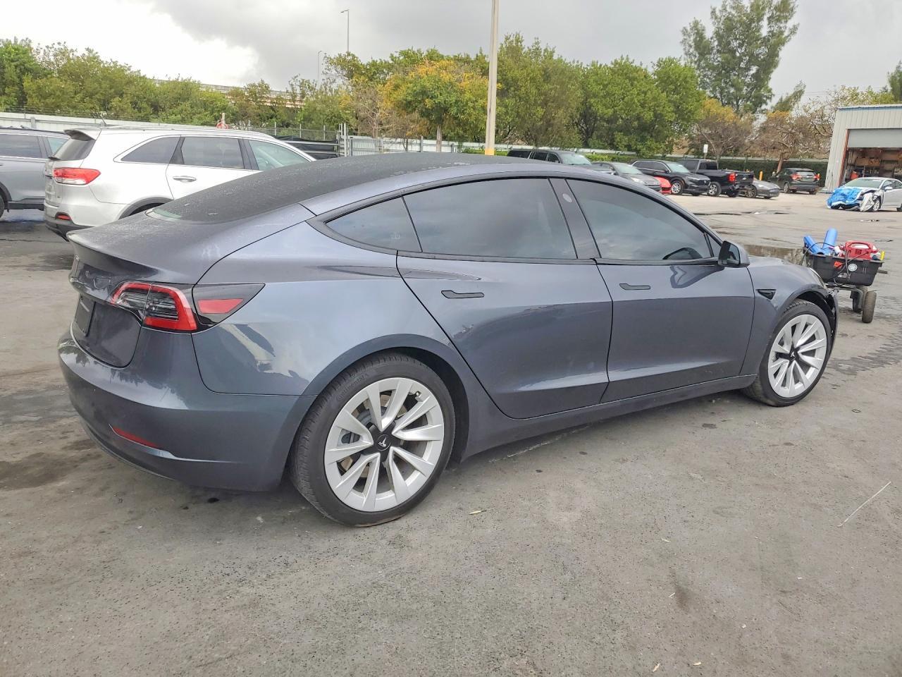 2023 Tesla Model 3 - zdjęcie 3