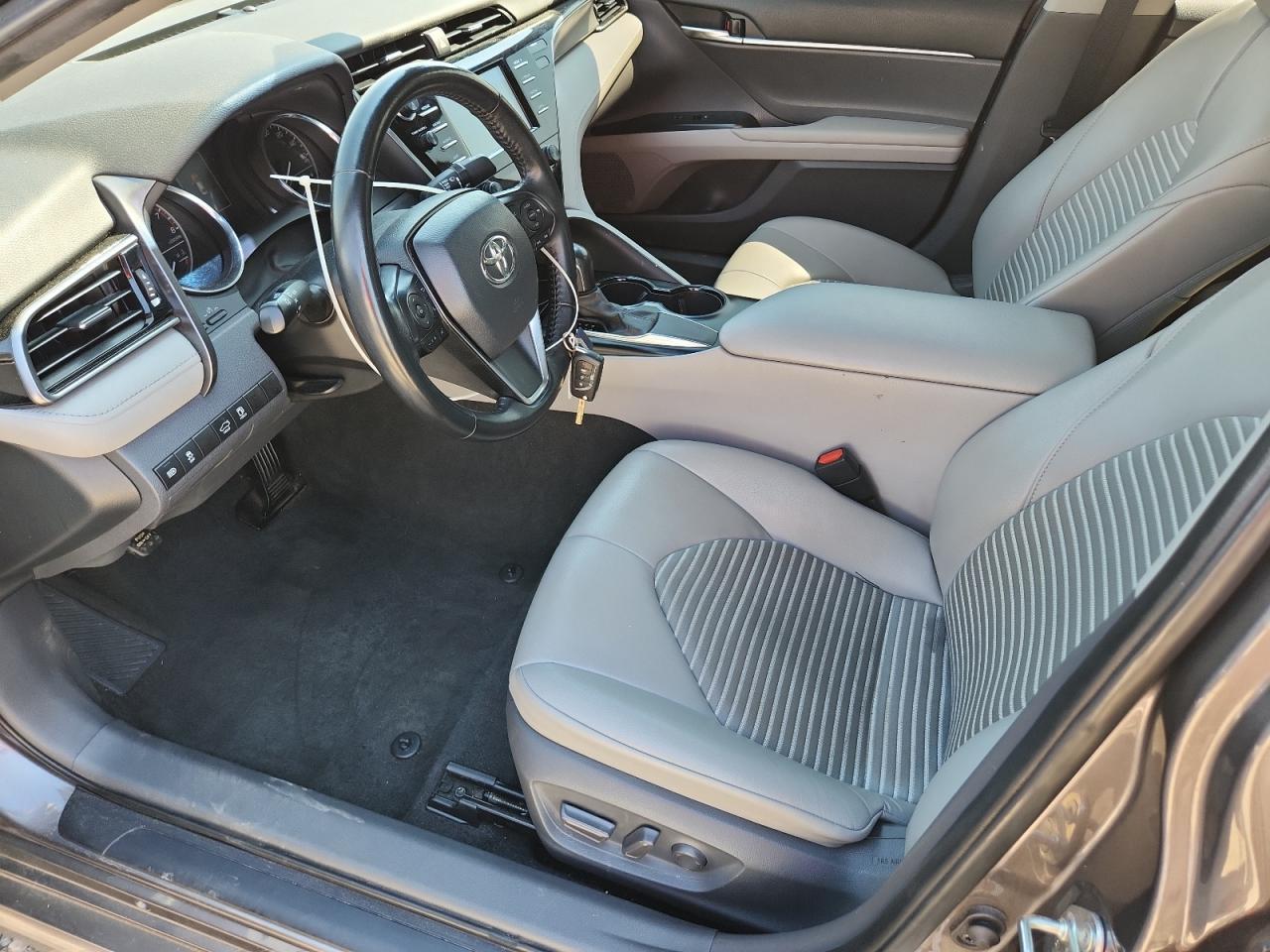 2020 Toyota Camry Se - zdjęcie 7