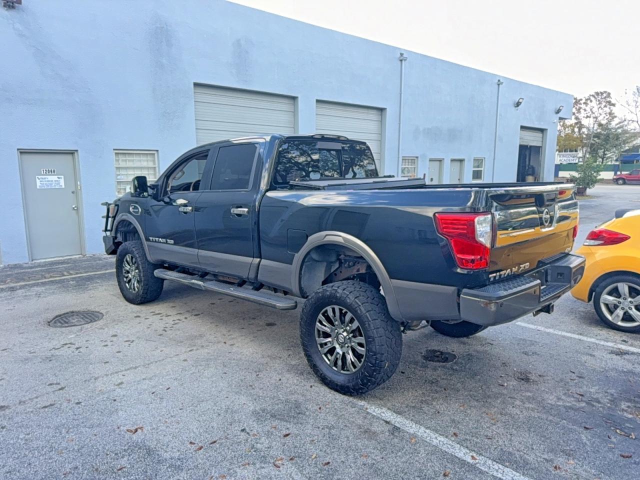 2016 Nissan Titan Xd Platinum Reserve - zdjęcie 3