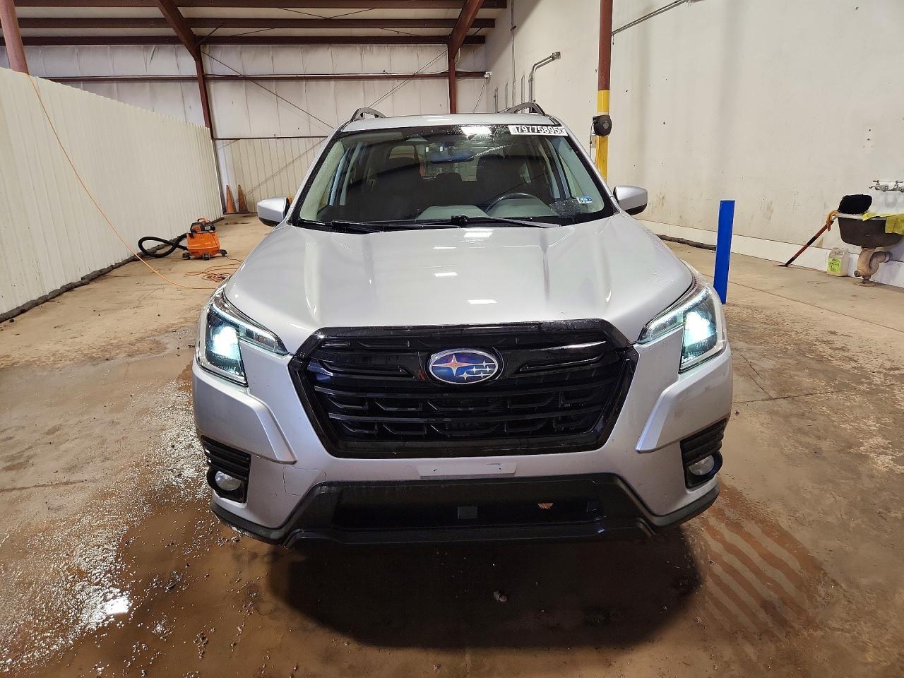 2022 Subaru Forester Premium - zdjęcie 5