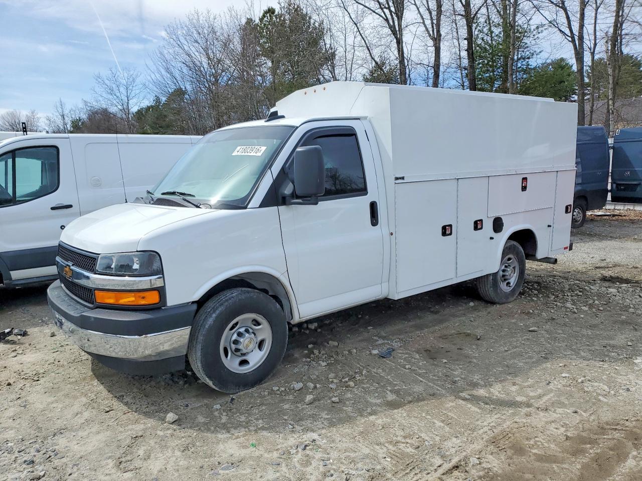 2025 Chevrolet Express Cutaway G4500 - zdjęcie główne