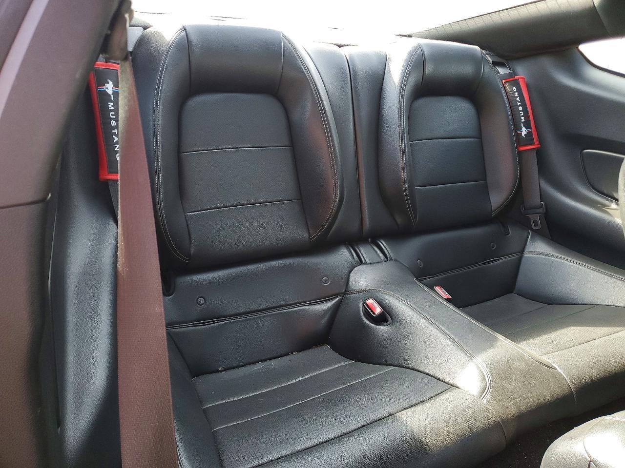 2015 Ford Mustang - zdjęcie 10