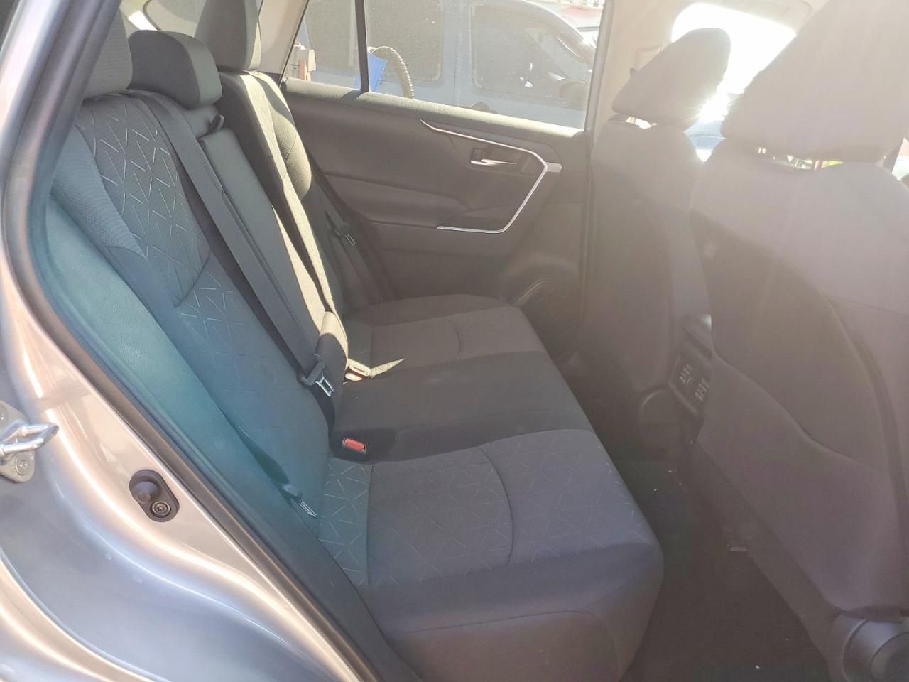 2020 Toyota Rav4 Xle - zdjęcie 11