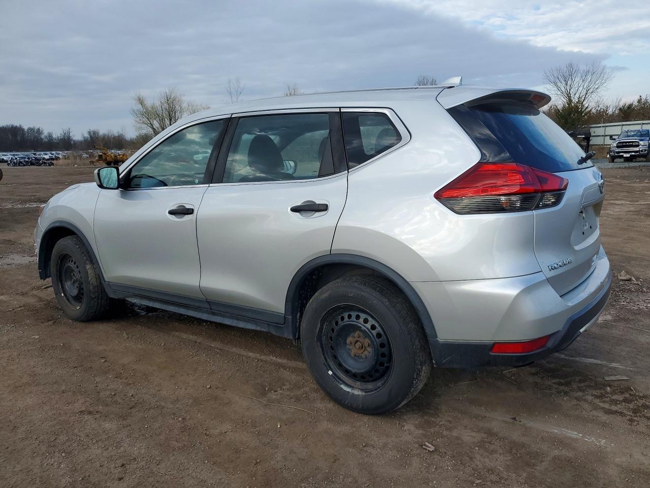 Nissan Rogue - zdjęcie 2