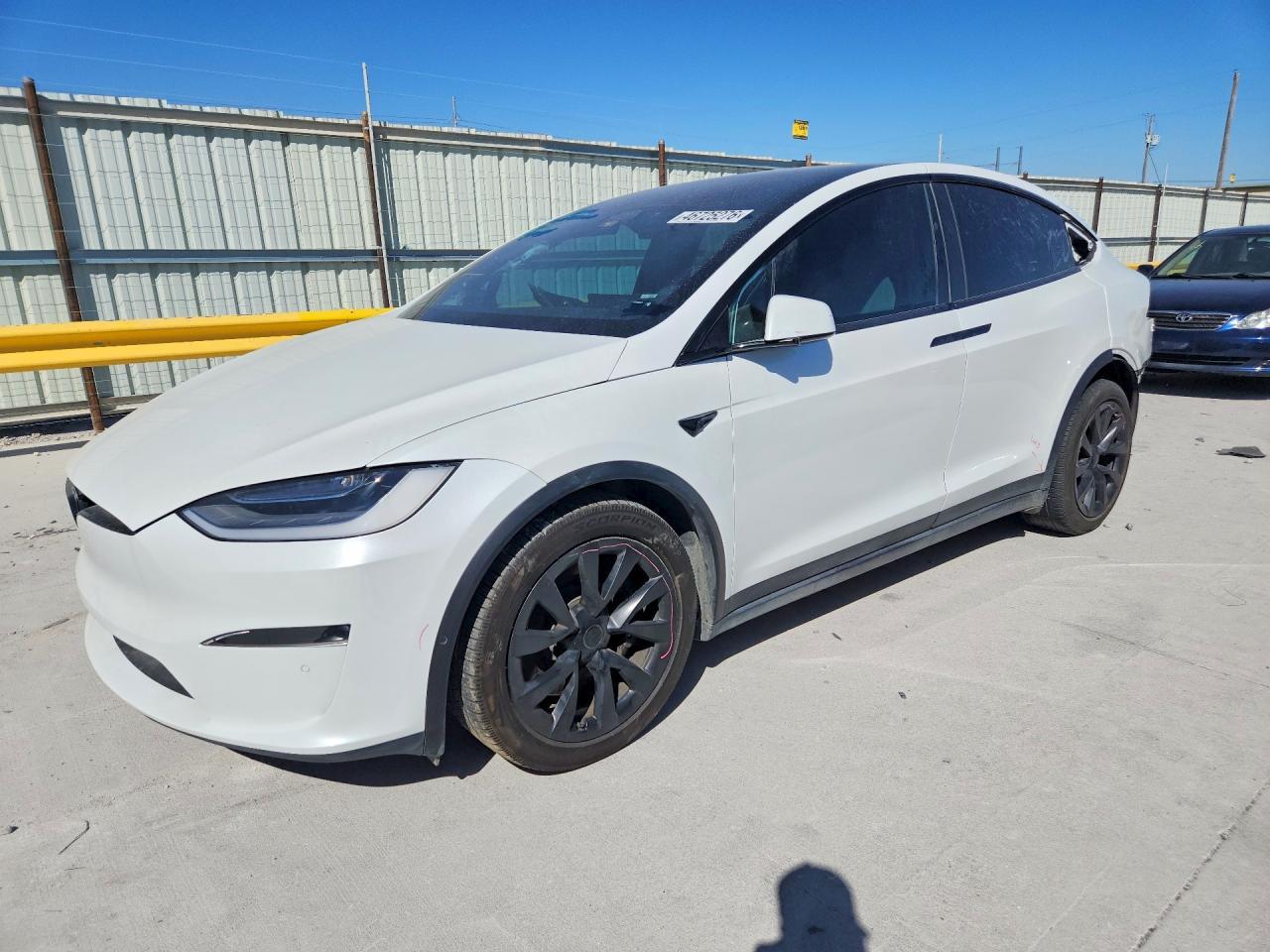 2022 Tesla Model X - zdjęcie główne
