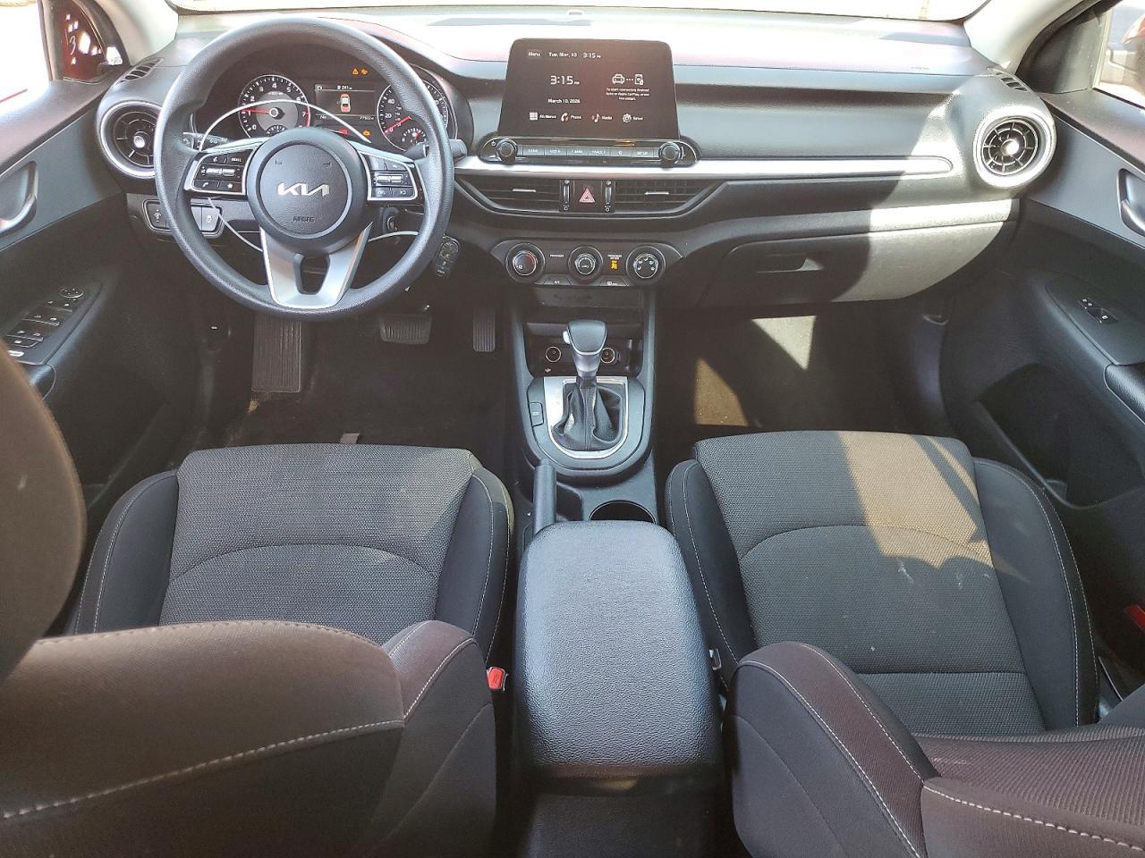 2022 Kia Forte Lxs - zdjęcie 8