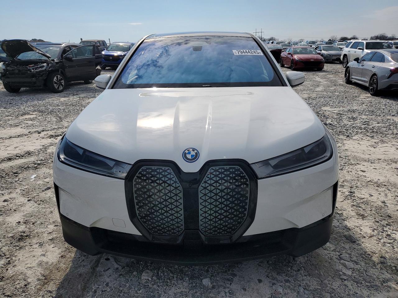 2025 BMW Ix xDrive50 - zdjęcie 5