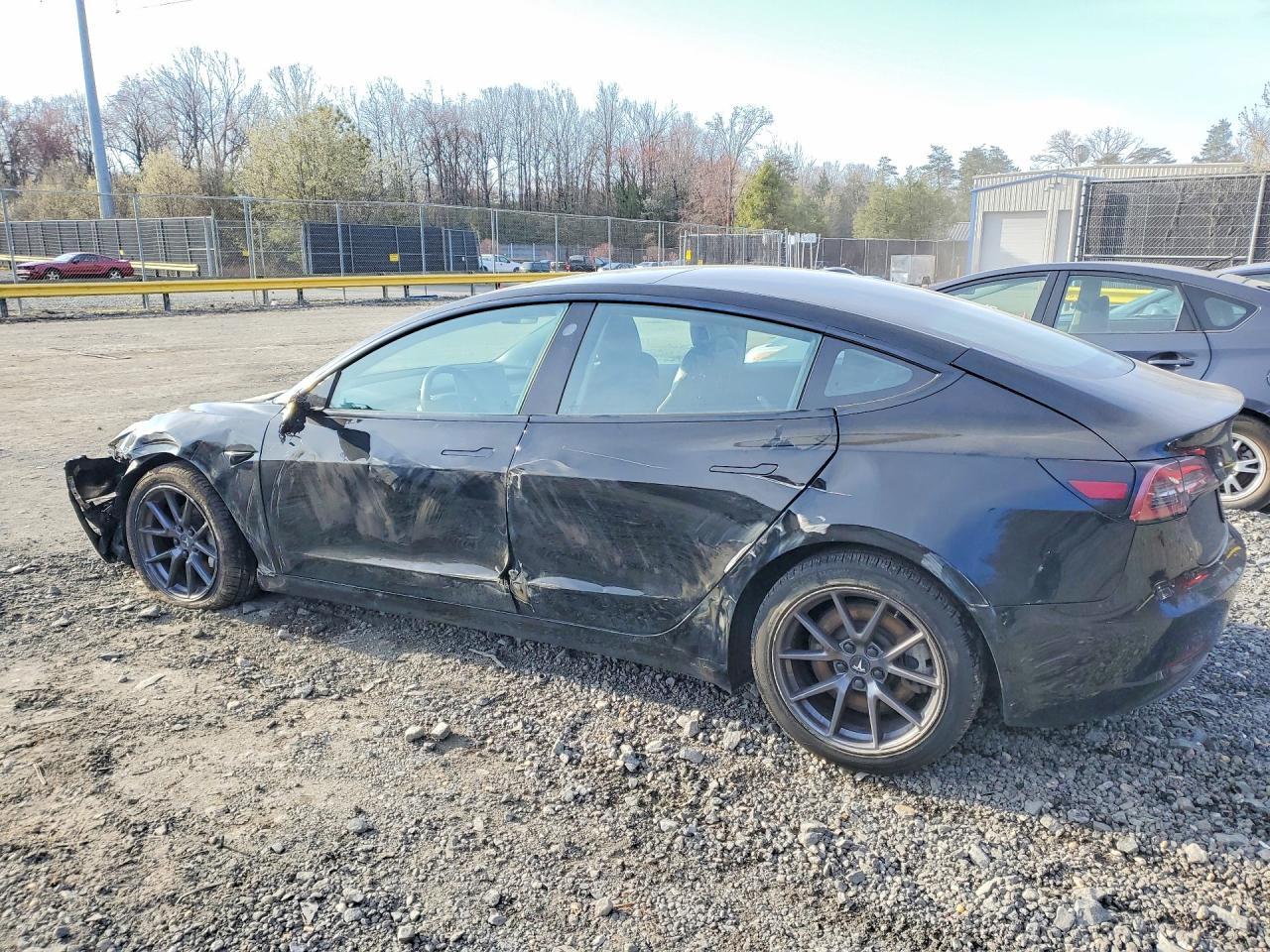 2022 Tesla Model 3 - zdjęcie 2