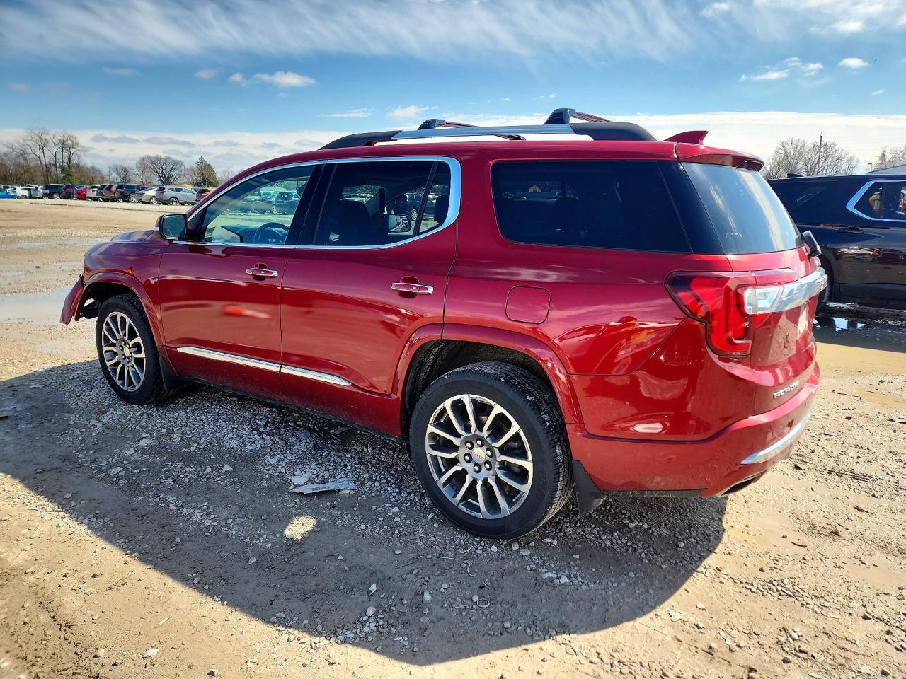 2021 GMC Acadia Denali - zdjęcie 2