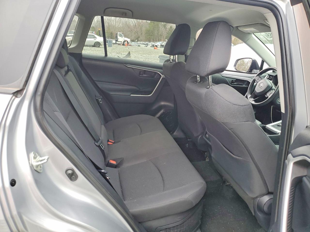 2019 Toyota Rav4 Hybrid Le - zdjęcie 11