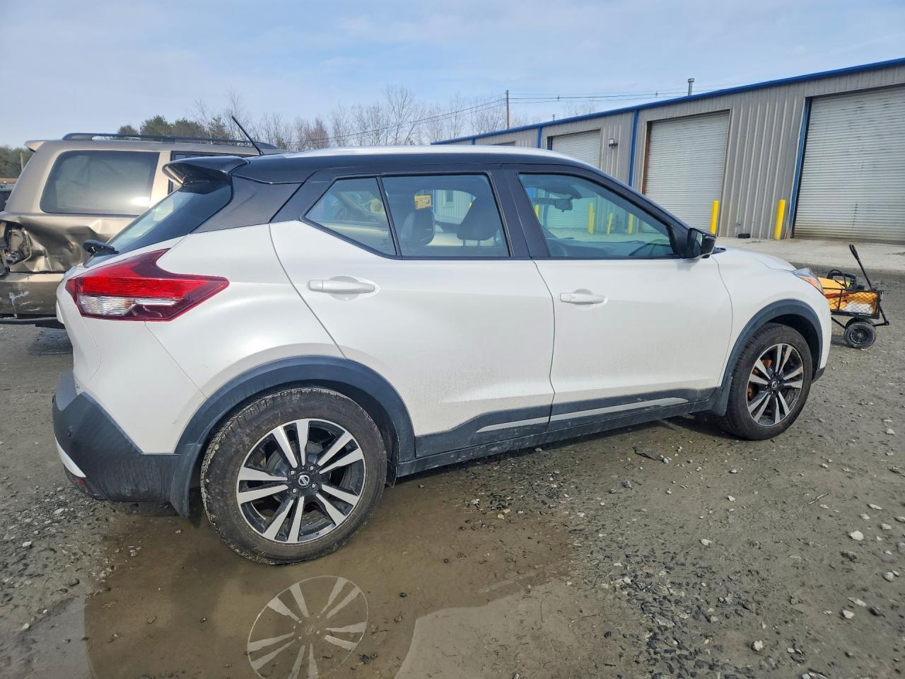 2020 Nissan Kicks Sr - zdjęcie 3