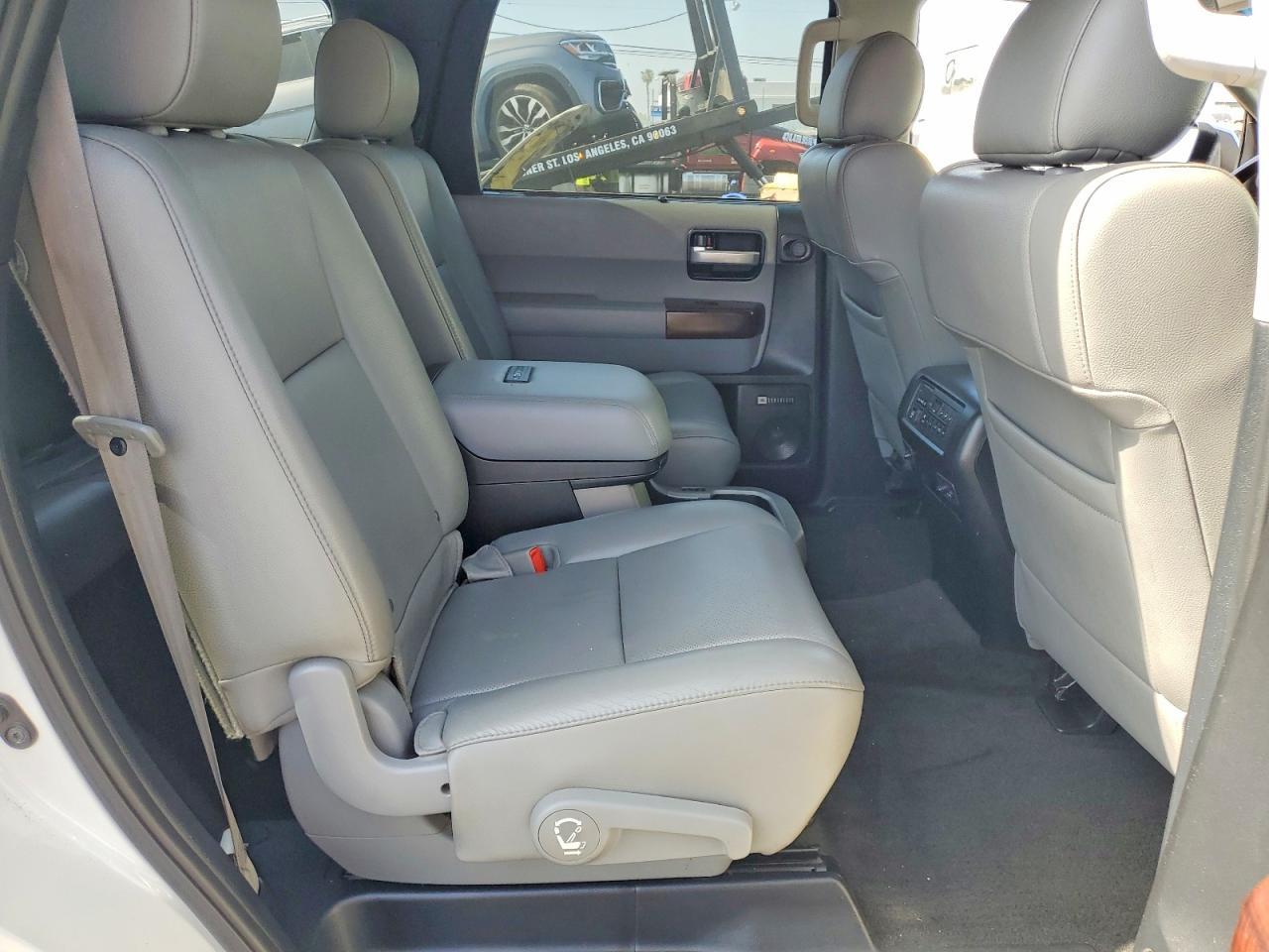 2013 Toyota Sequoia Platinum - zdjęcie 11