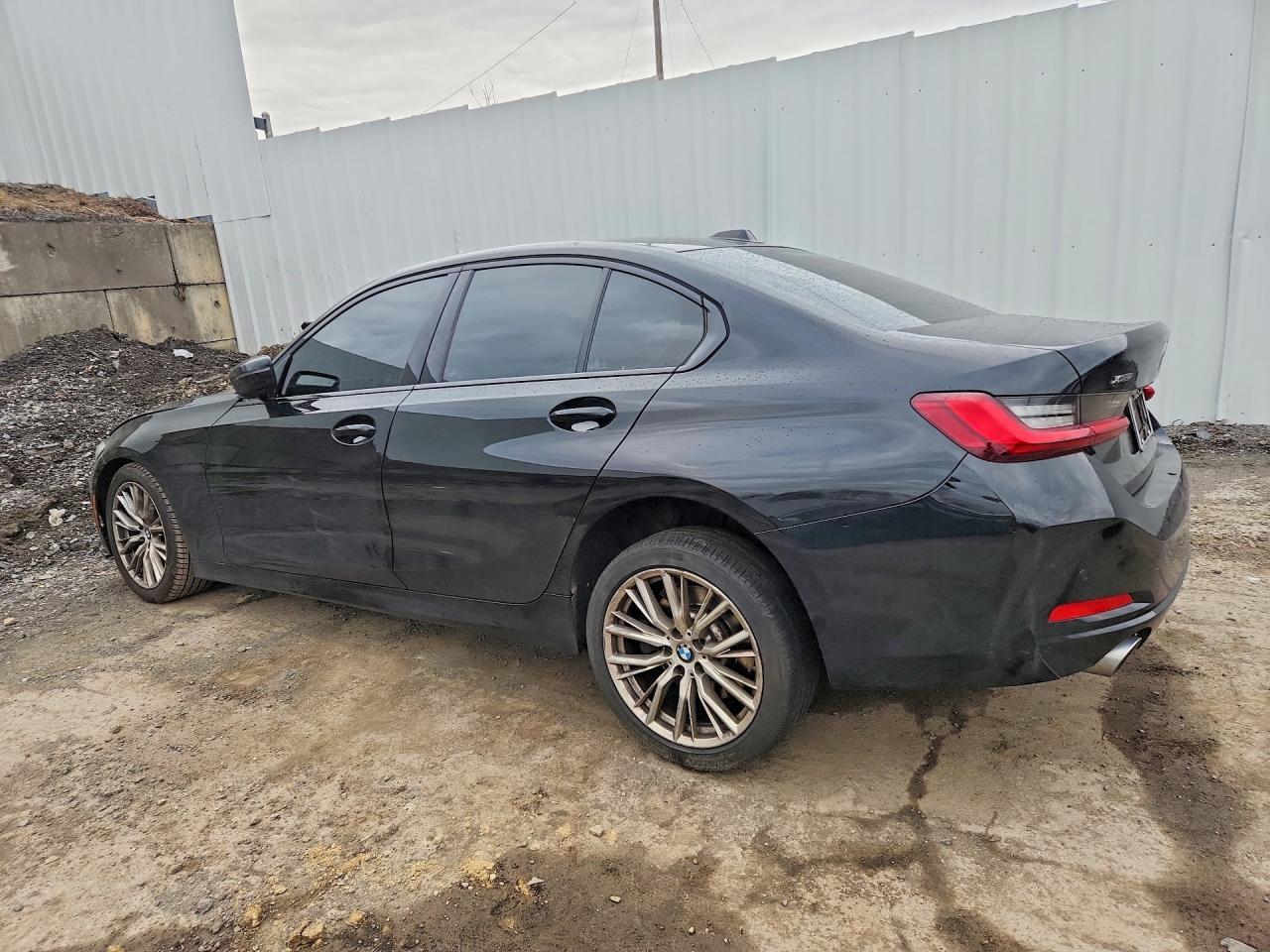 2023 BMW 330Xi - zdjęcie 2