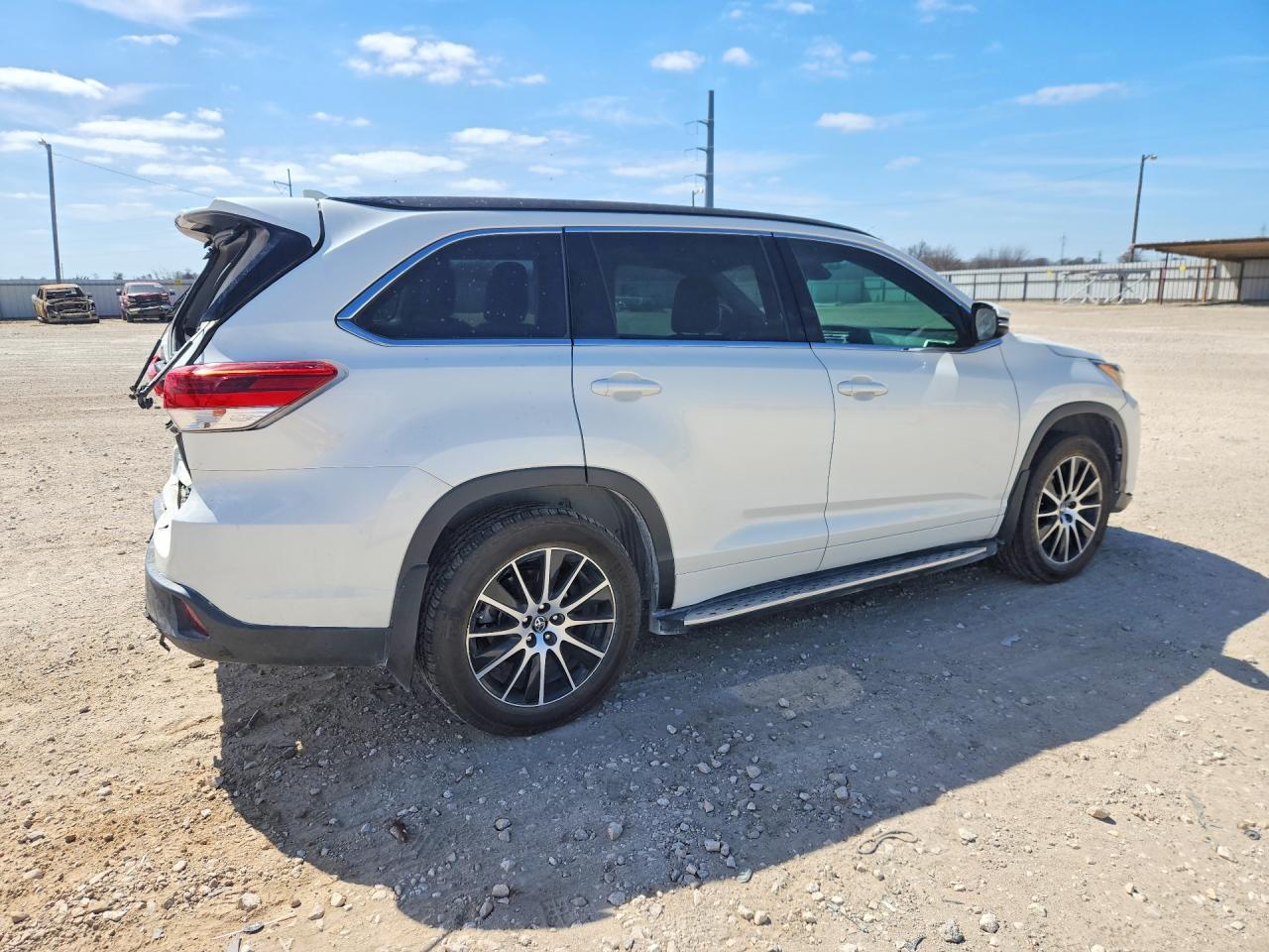 2017 Toyota Highlander Se - zdjęcie 3