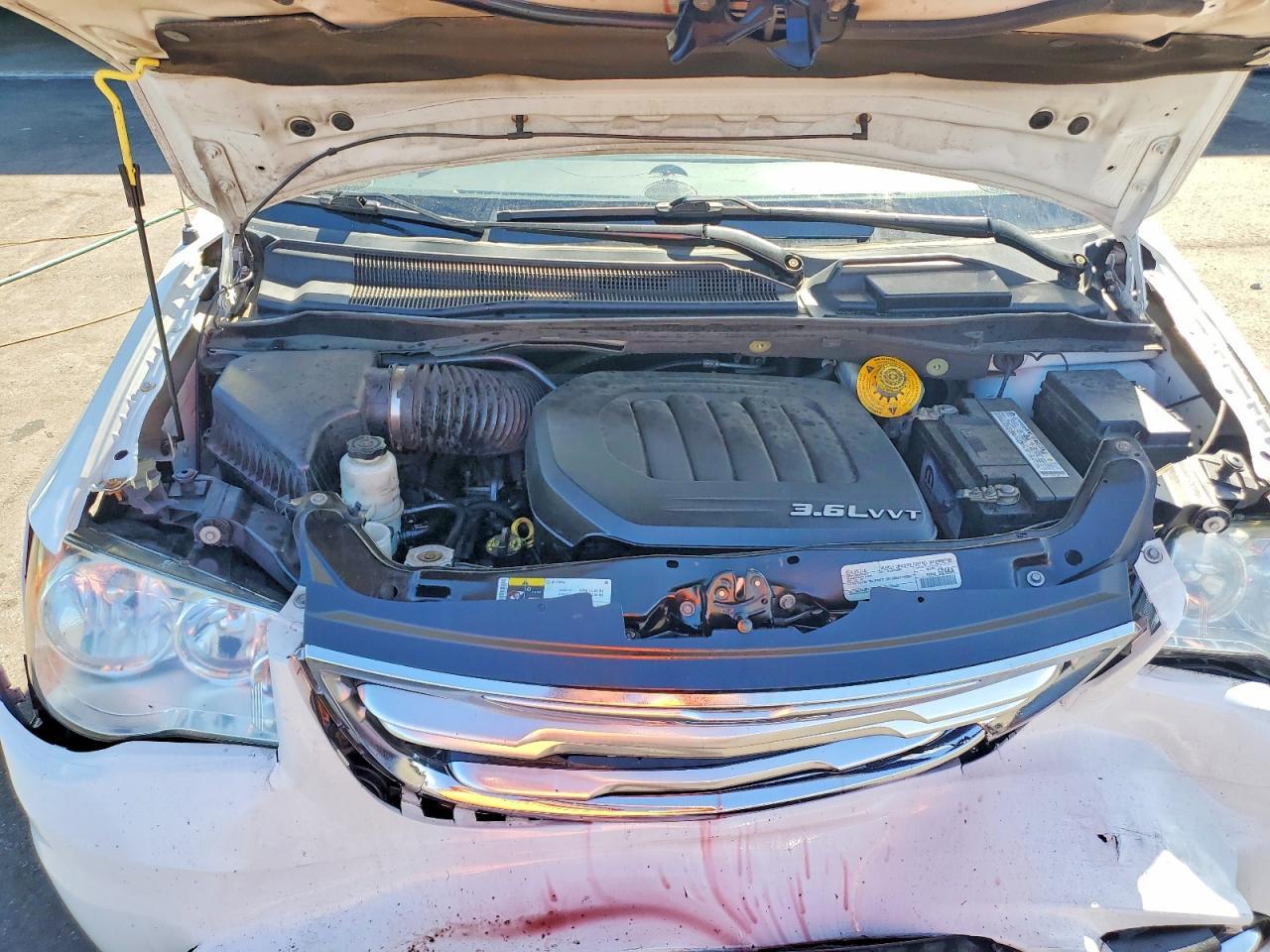 2016 Chrysler Town & Country Touring - zdjęcie 12