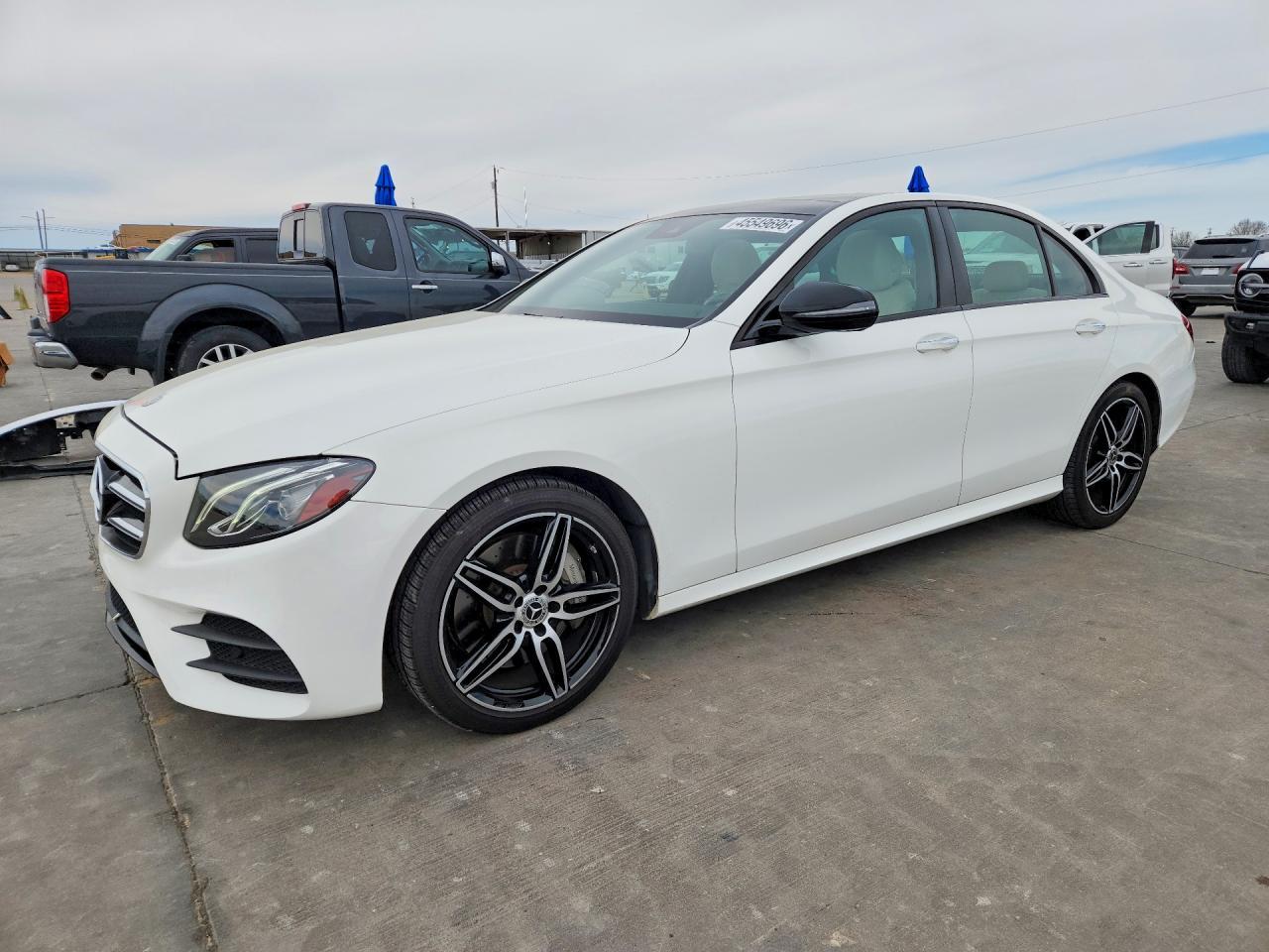 2019 Mercedes-Benz E 300 - zdjęcie główne