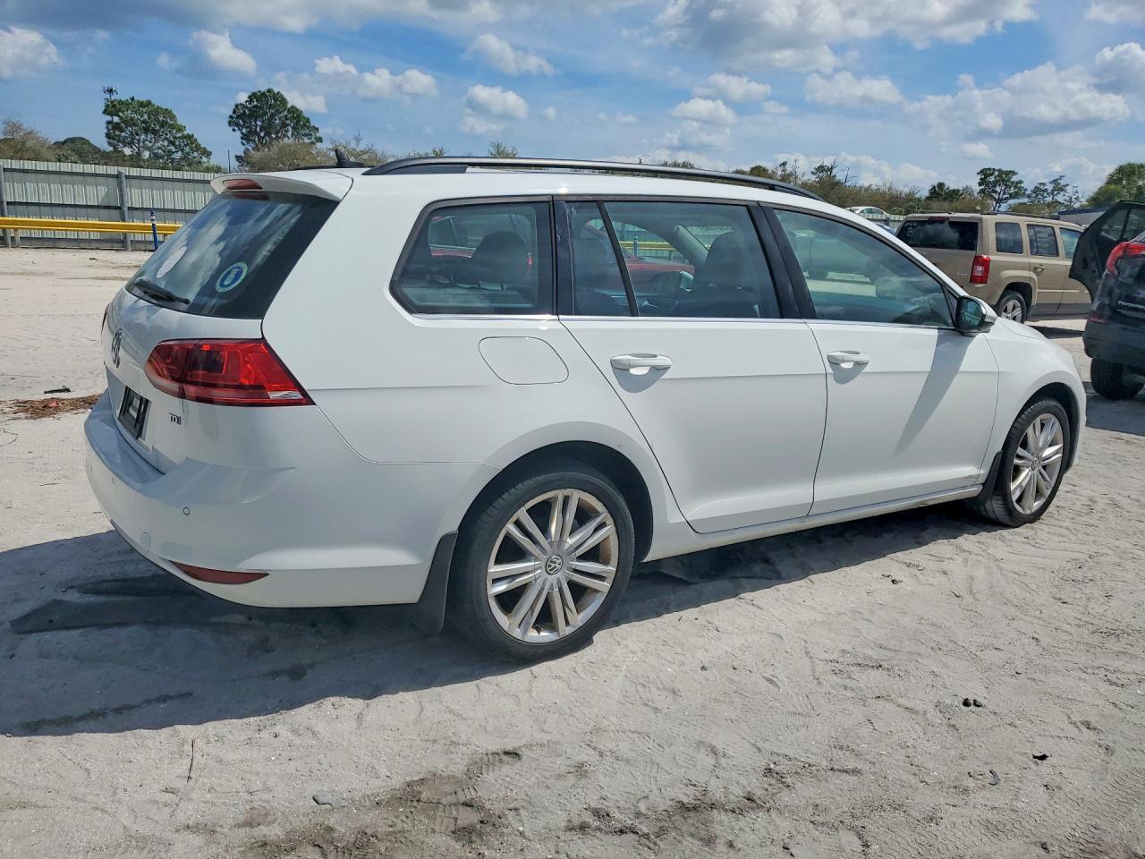 2015 Volkswagen Golf Sportwagen Tdi S - zdjęcie 3