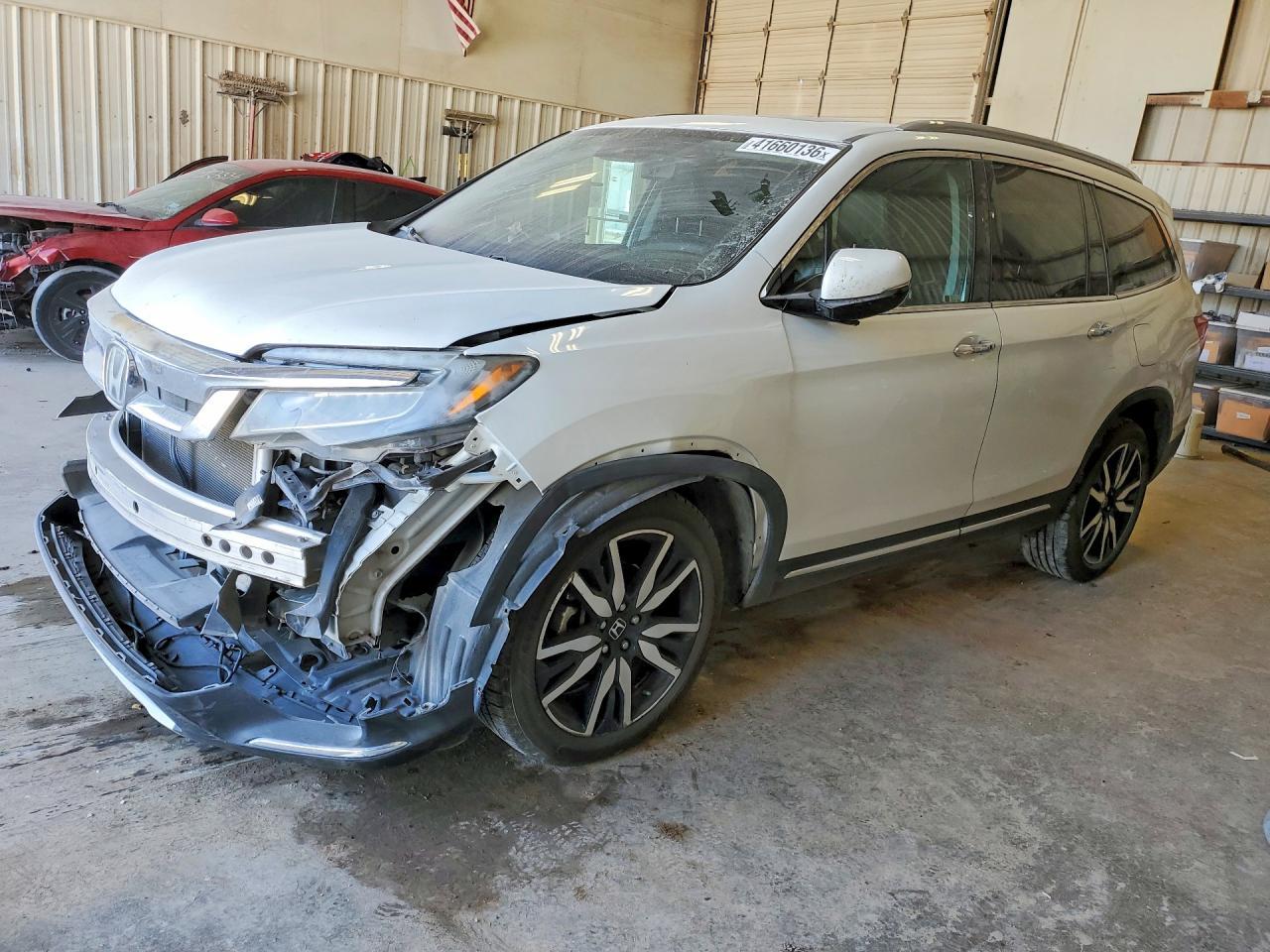 2021 Honda Pilot Touring - zdjęcie główne