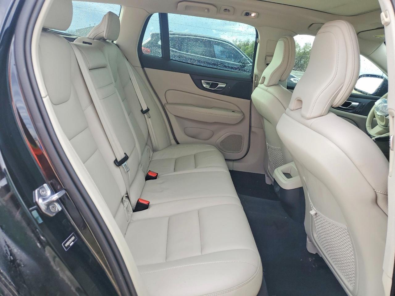 2021 Volvo V60 T5 Momentum - zdjęcie 10