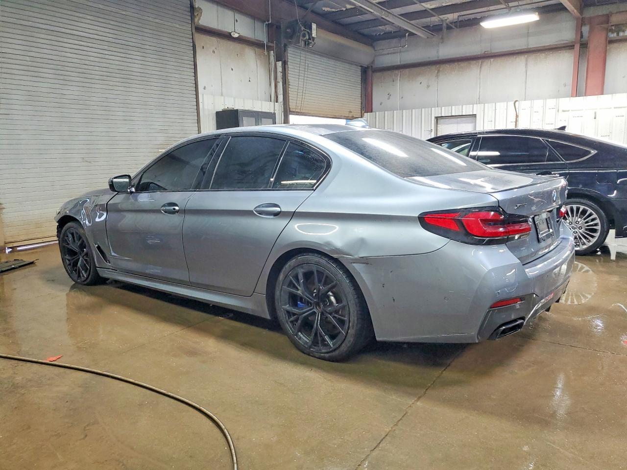 2021 BMW M550Xi - zdjęcie 2