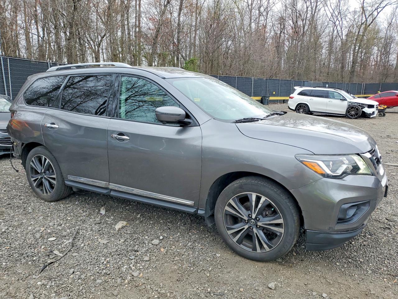 2019 Nissan Pathfinder Platinum - zdjęcie 4