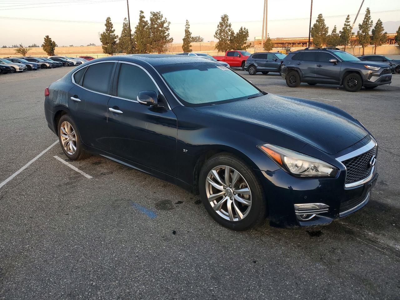 2017 Infiniti Q70 3.7 - zdjęcie 4