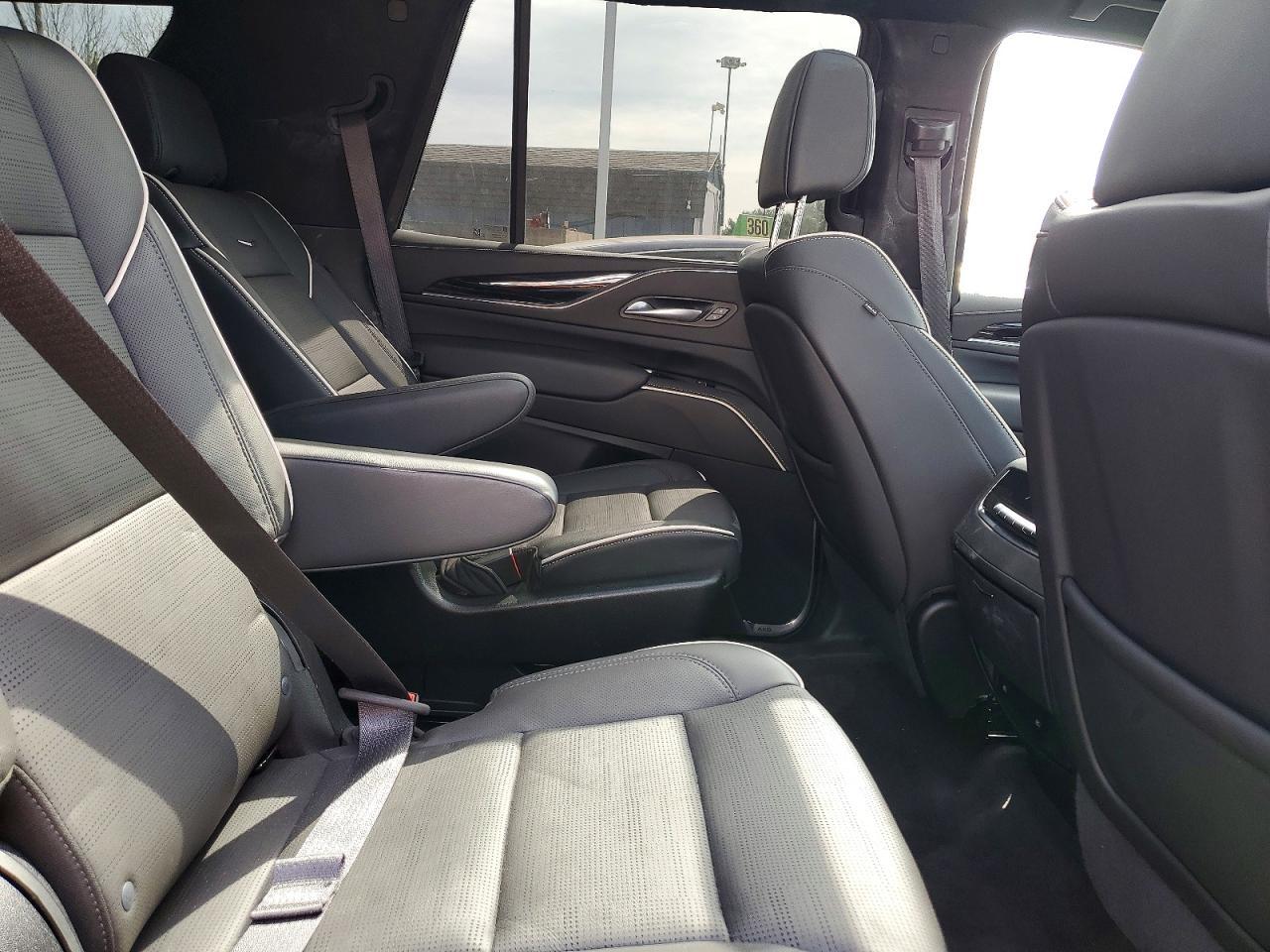 2024 Cadillac Escalade Sport - zdjęcie 11