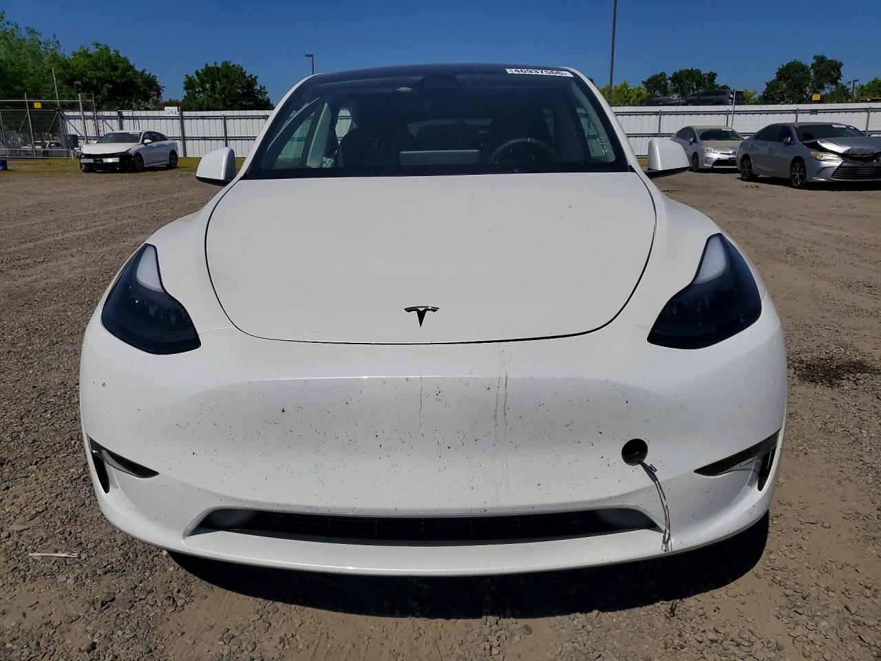 2025 Tesla Model Y - zdjęcie 5