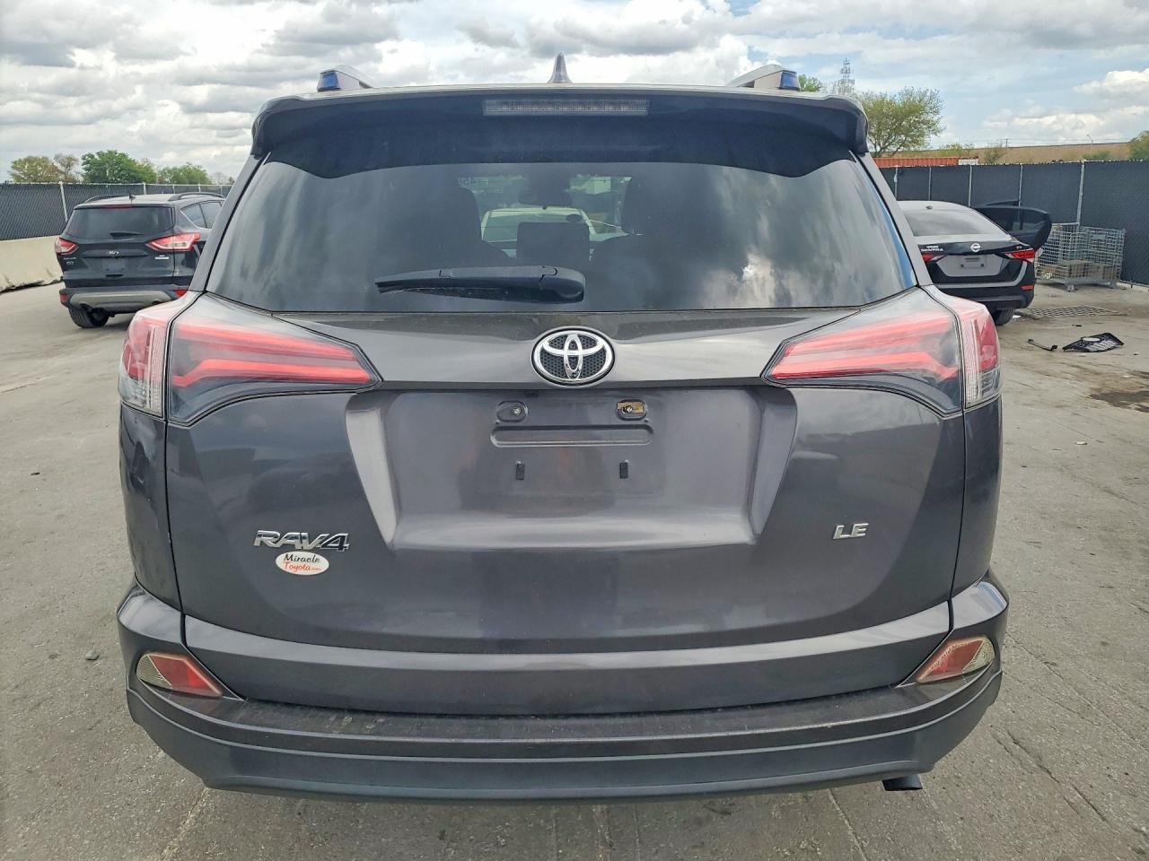 2018 Toyota Rav4 Le - zdjęcie 6