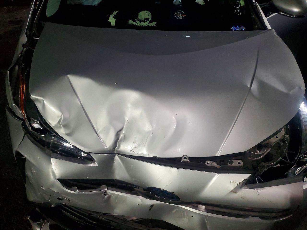 2021 Toyota Prius L Eco - zdjęcie 12