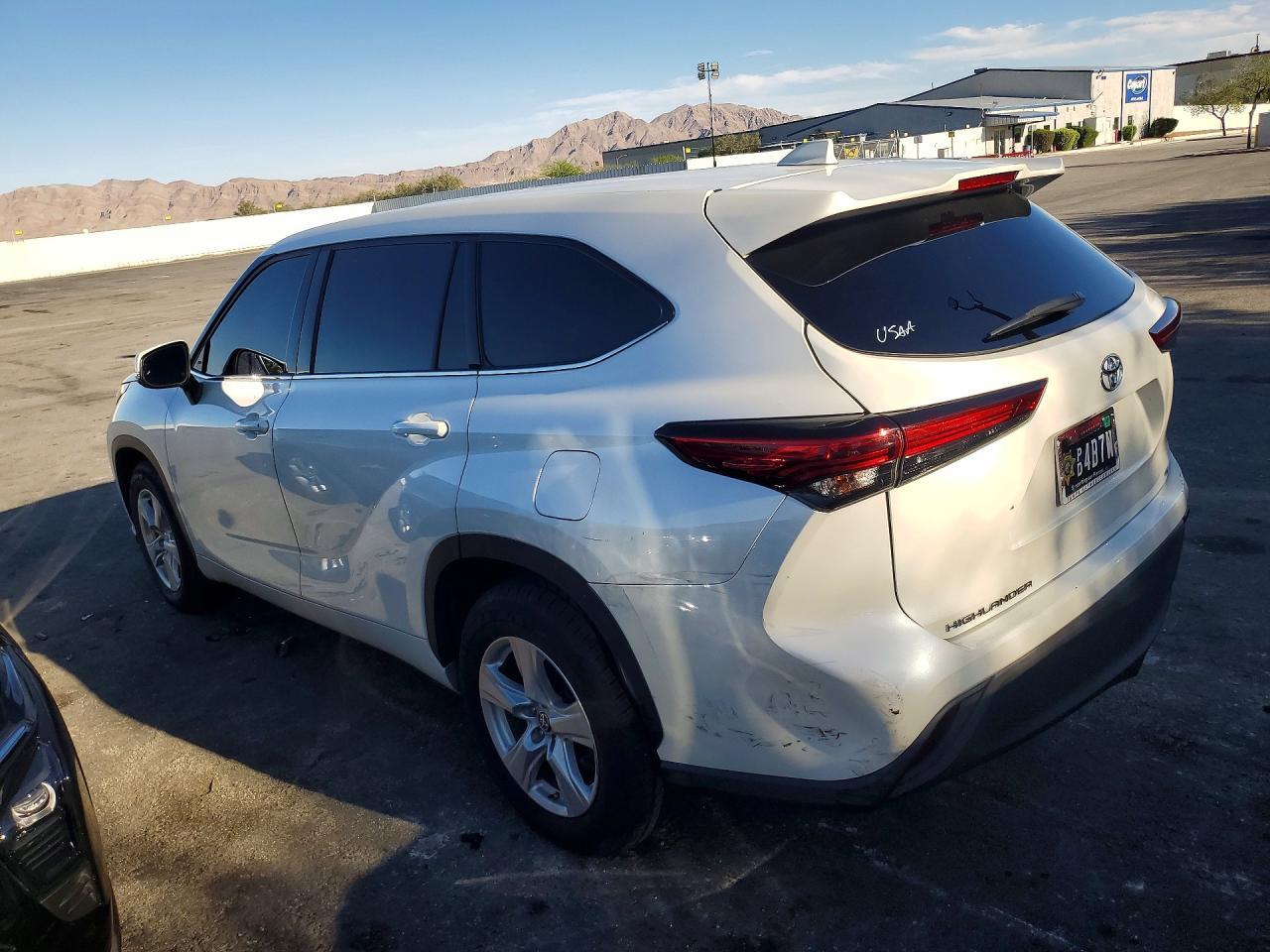 2021 Toyota Highlander Le - zdjęcie 2