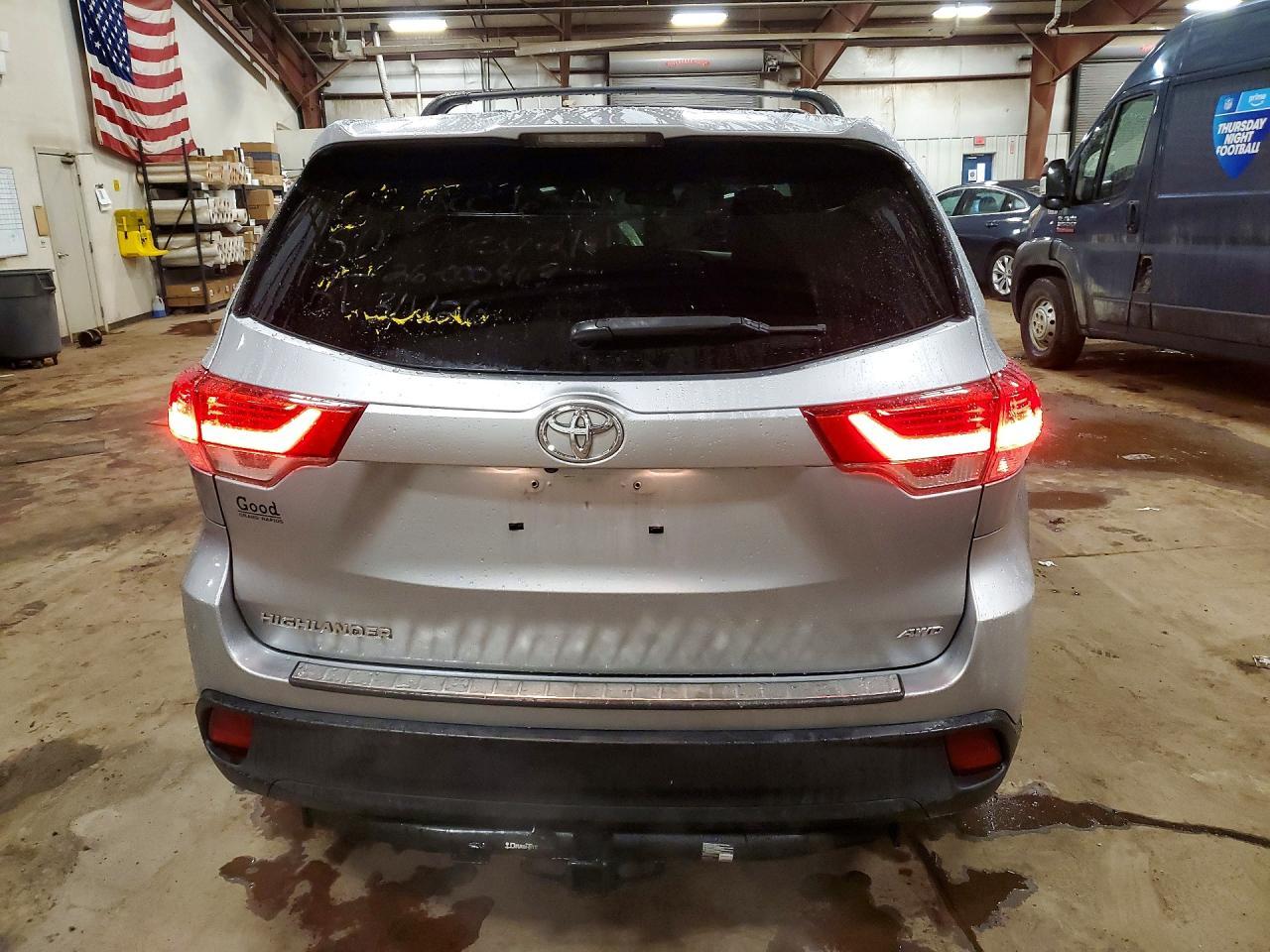 2017 Toyota Highlander Le - zdjęcie 6