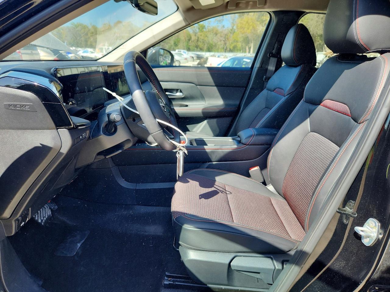 2025 Nissan Kicks Sr - zdjęcie 7