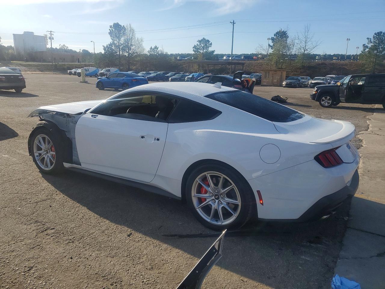 2024 Ford Mustang - zdjęcie 2