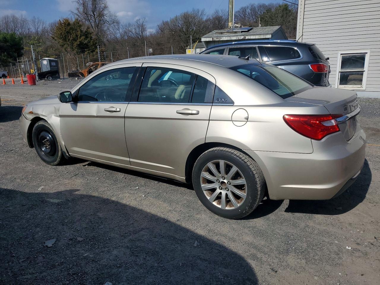 2013 Chrysler 200 Touring - zdjęcie 2