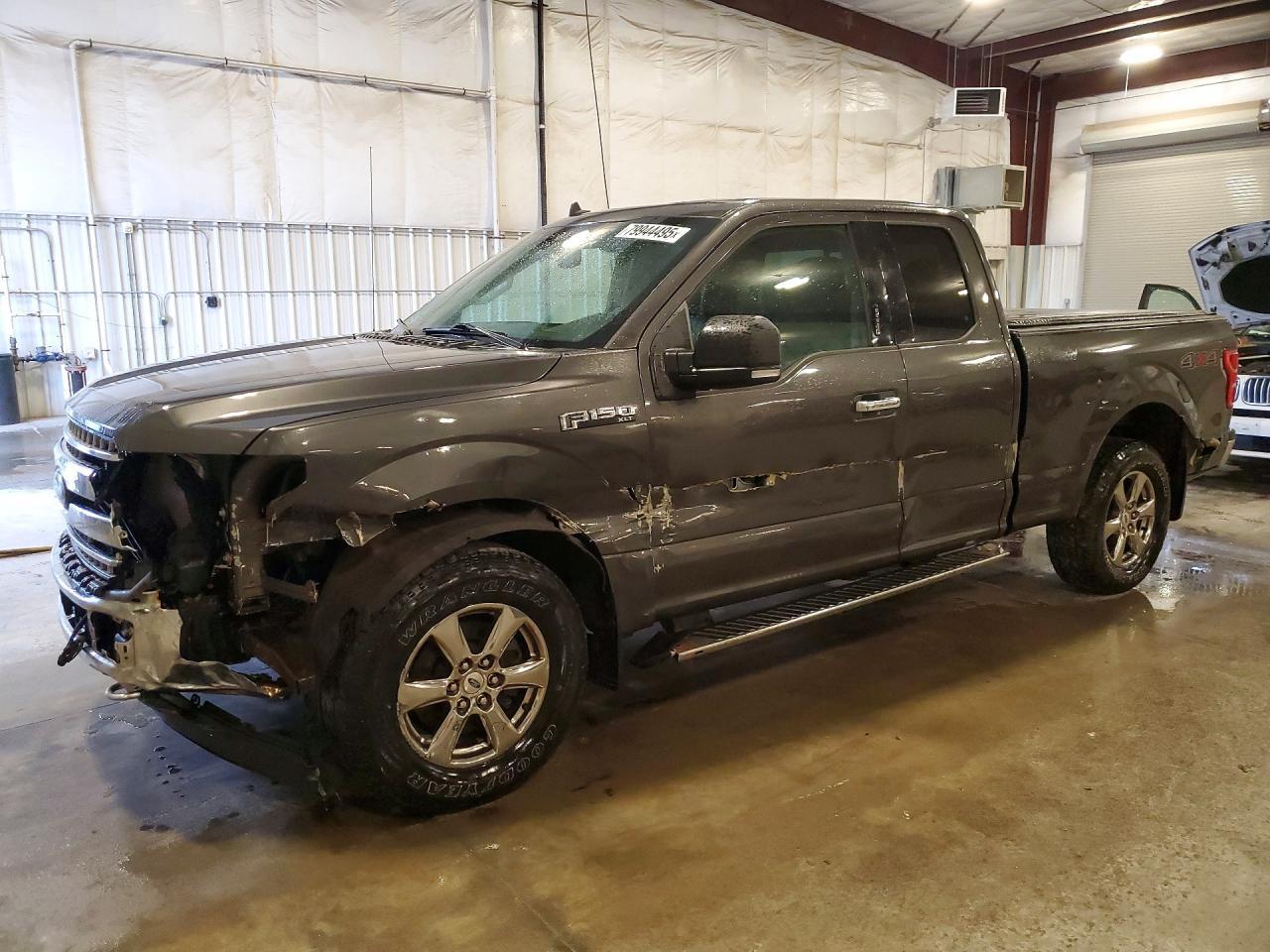 2020 Ford F-150 - zdjęcie główne