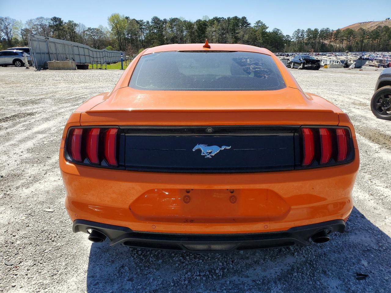 2021 Ford Mustang - zdjęcie 6